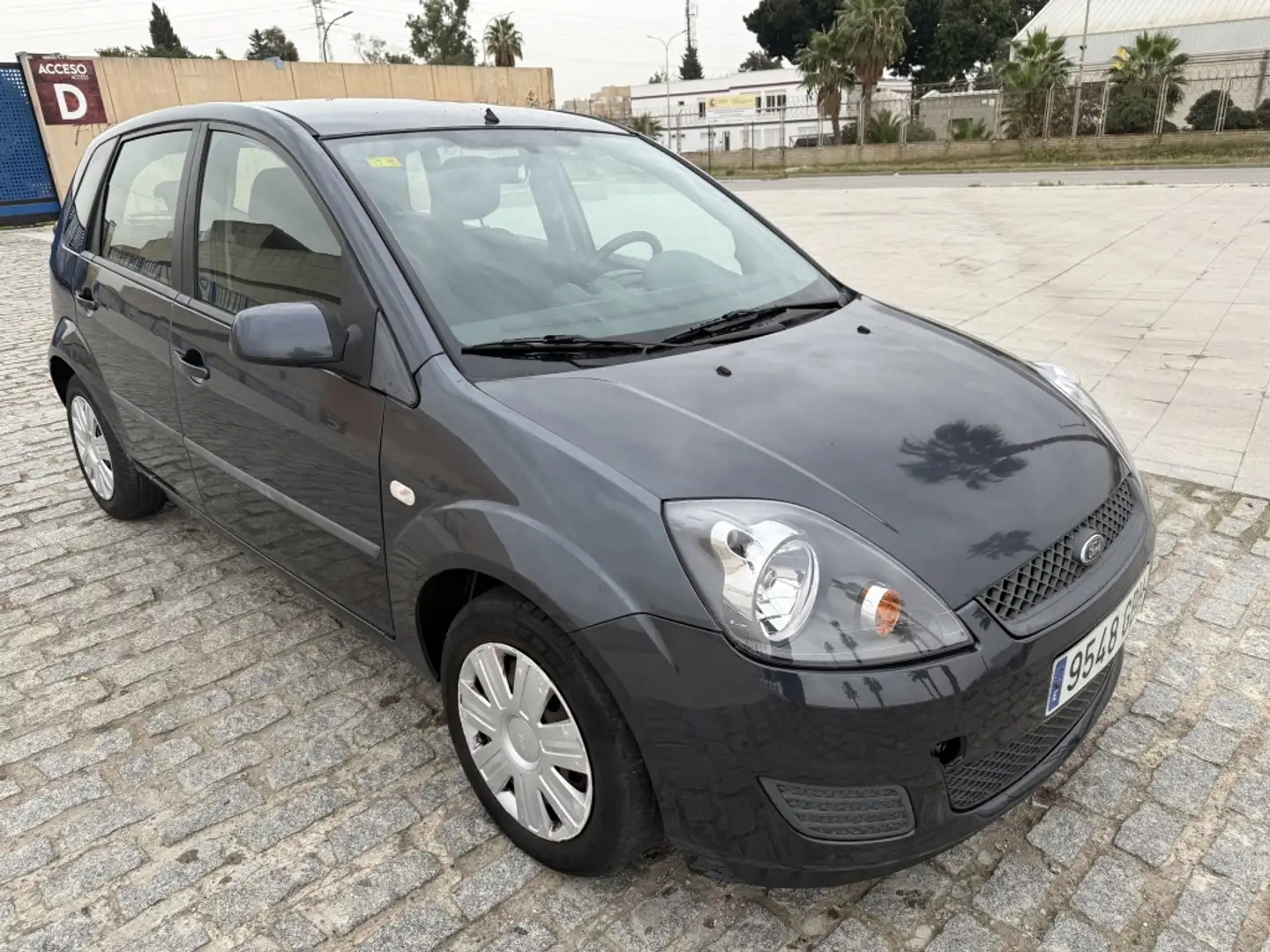 Ford Fiesta 1.40TDCi Trend Gris - 2
