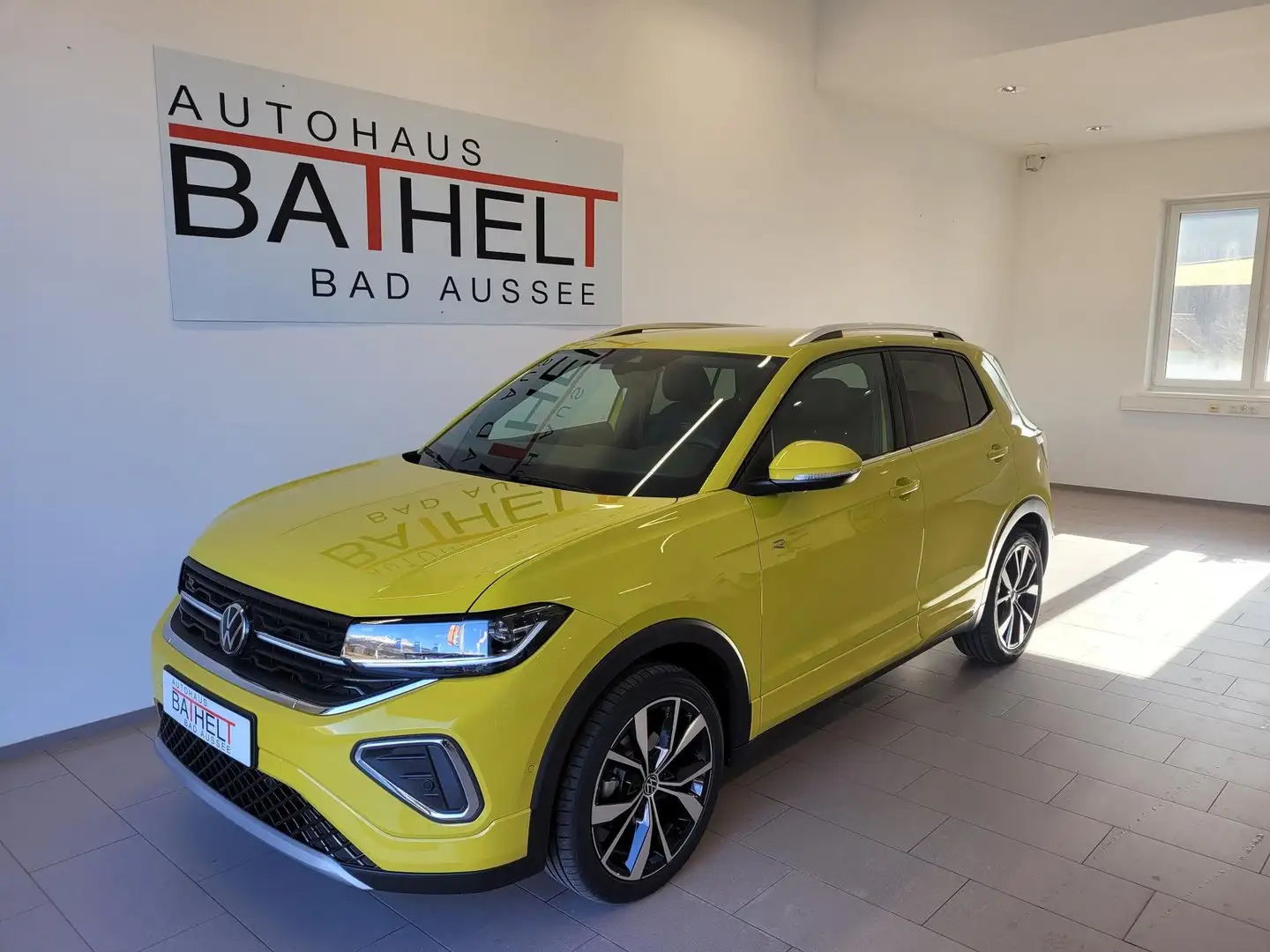 Volkswagen T-Cross R-Line TSI DSG Geel - 2