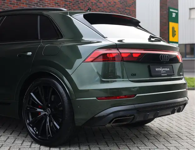 Audi Q8 view 10