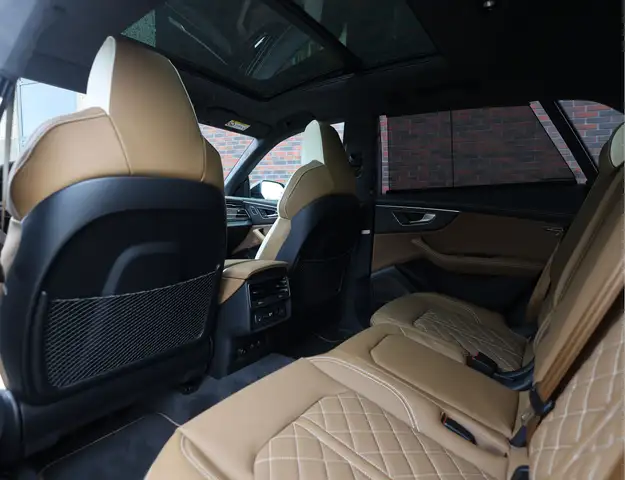 Audi Q8 view 30