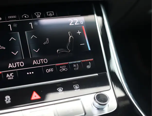 Audi Q8 view 28