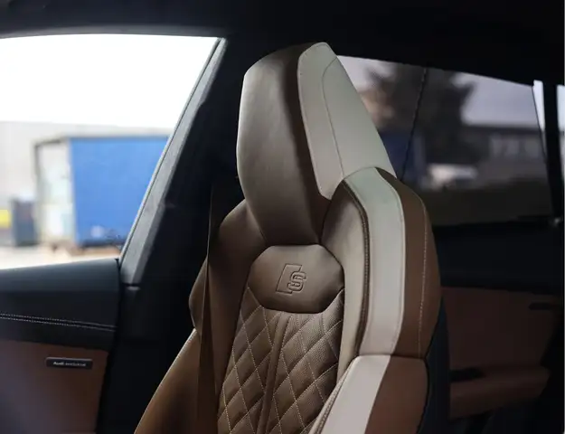Audi Q8 view 4