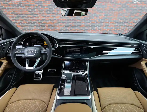 Audi Q8 view 3
