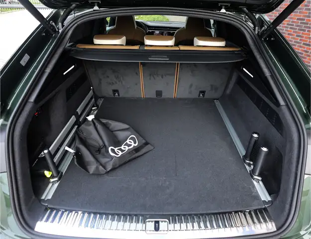 Audi Q8 view 22