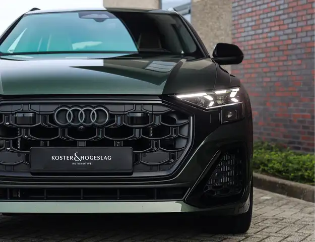 Audi Q8 view 12