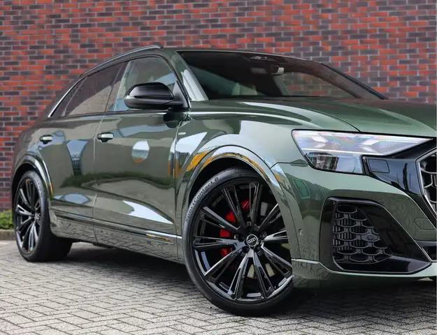 Audi Q8 view 6