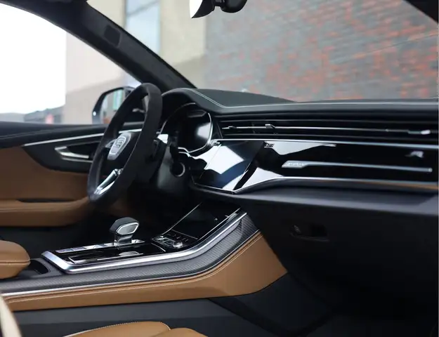 Audi Q8 view 25