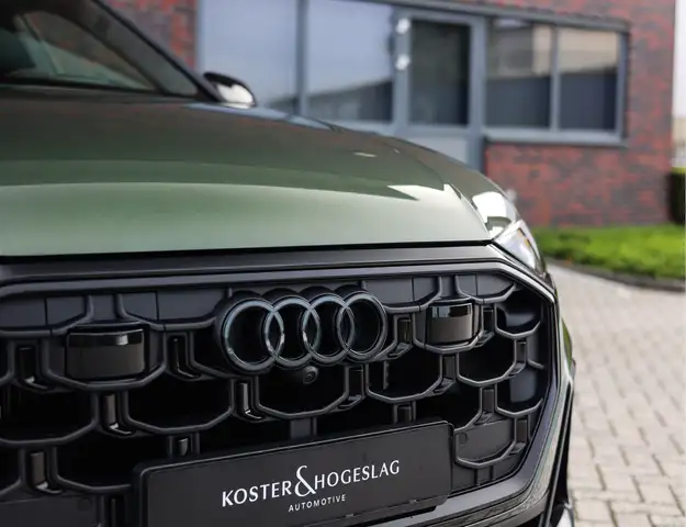 Audi Q8 view 9