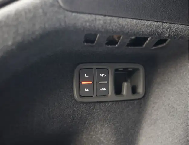 Audi Q8 view 24