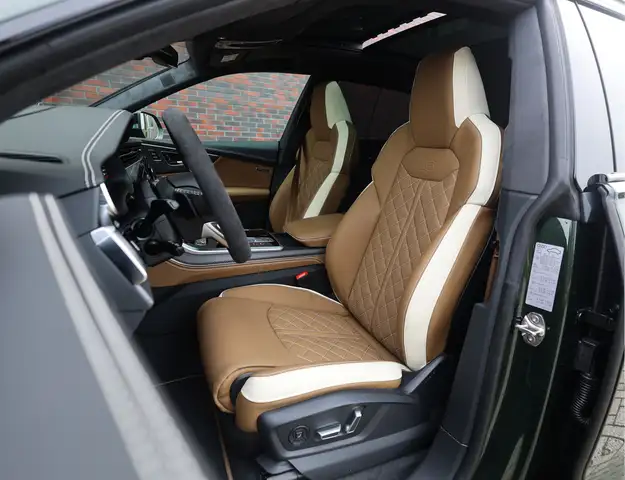 Audi Q8 view 26