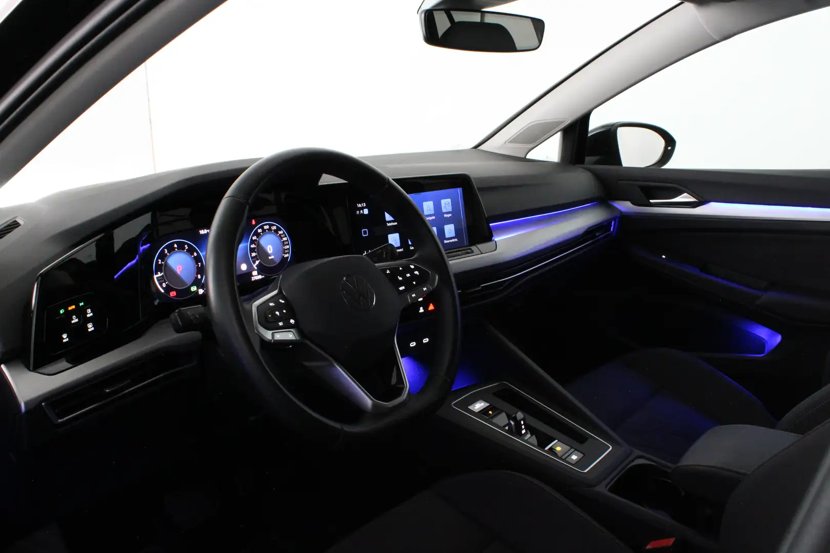 Volkswagen Golf Variant 1.0 eTSI Life Business Camera/Trekhaak/winterpakke Schwarz - 2