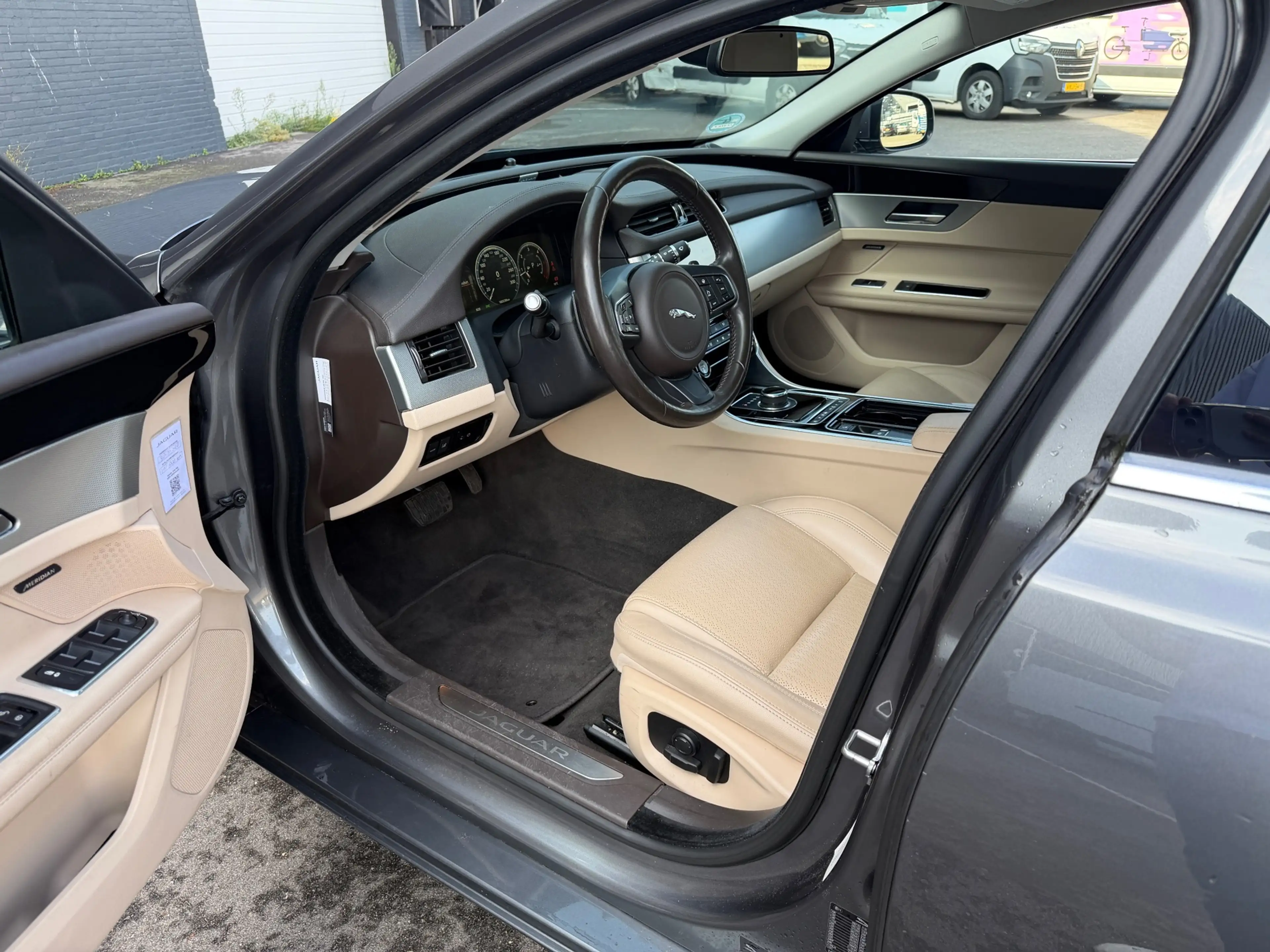 Jaguar XF 2.0d Portfolio DEALERONDERHOUDEN/MERIDIAN/LEDER/CA — photo 11