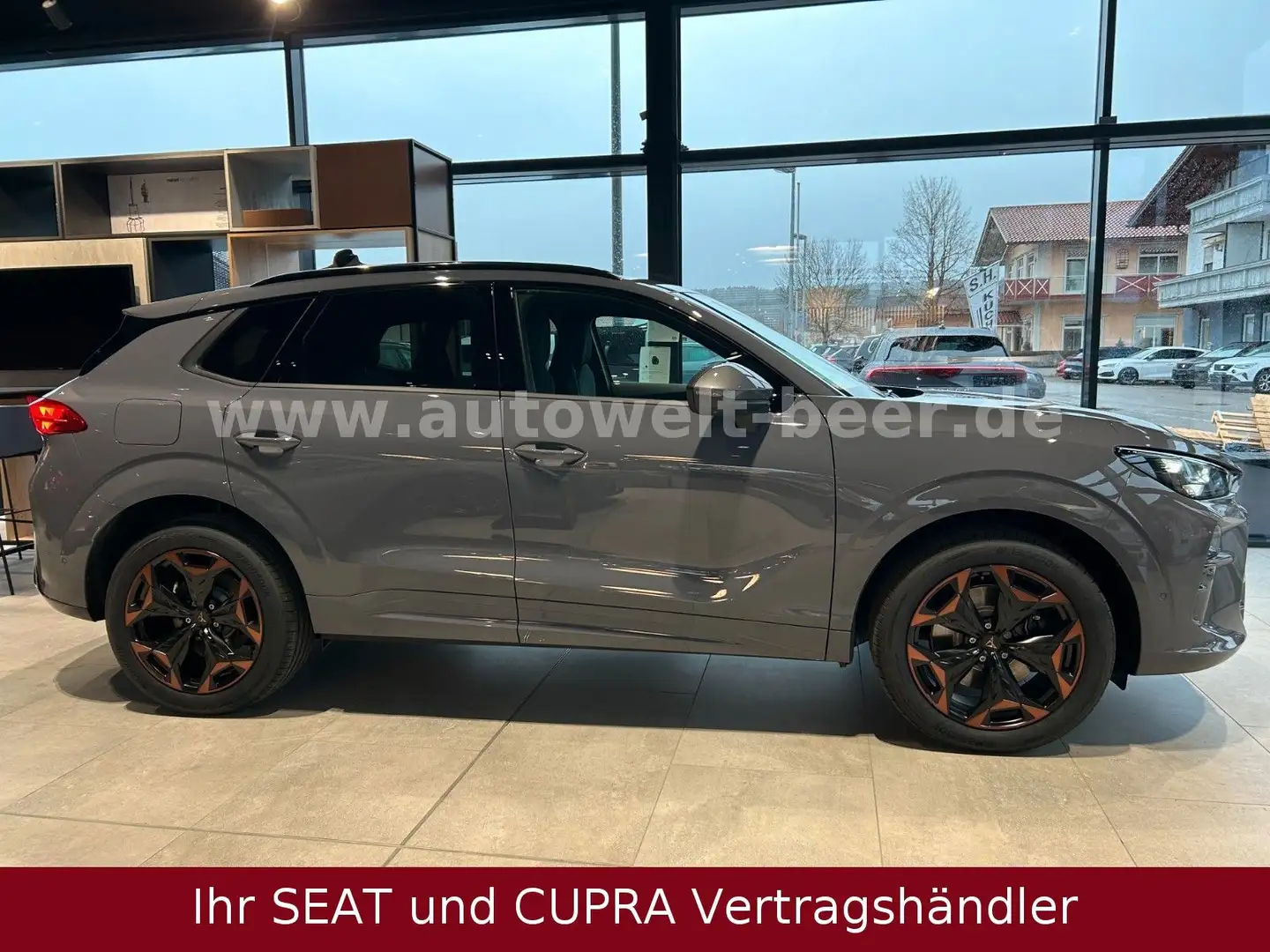 CUPRA Terramar VZ 1.5 e-Hybrid 272PS DSG *CAM*NAV*FULL Gris - 2