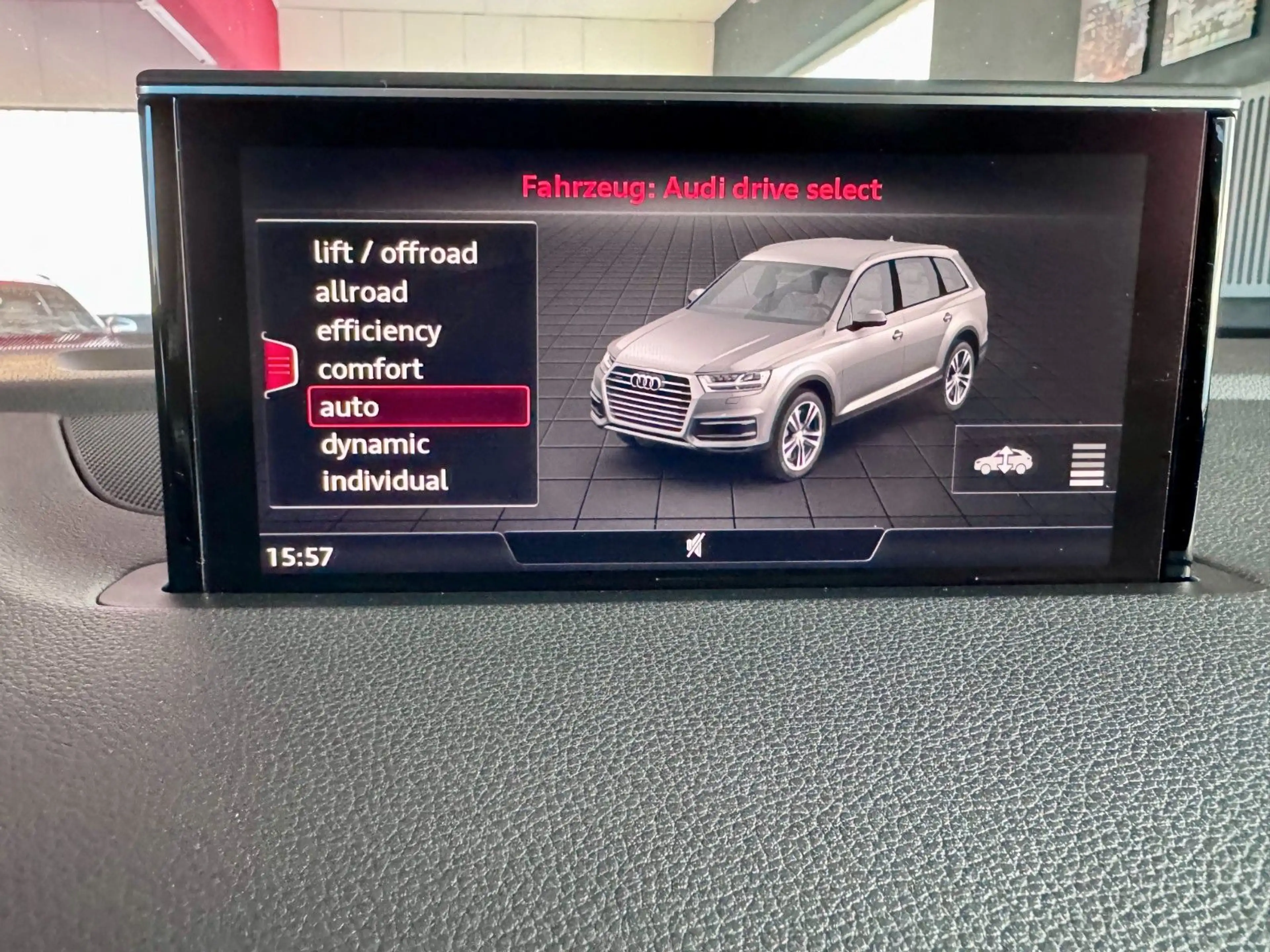 Audi Q7 3x S Line Luft Virtual 7 Sitze FondTV Pano 21 — photo 14