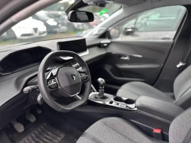 Peugeot 208 view 10