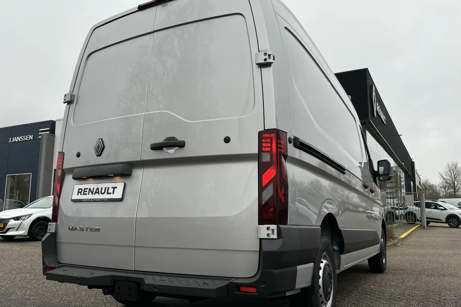 Renault Master T35 2.0 dCi 130 L2H2 Advance | 2024 Registratie, g Gris - 2