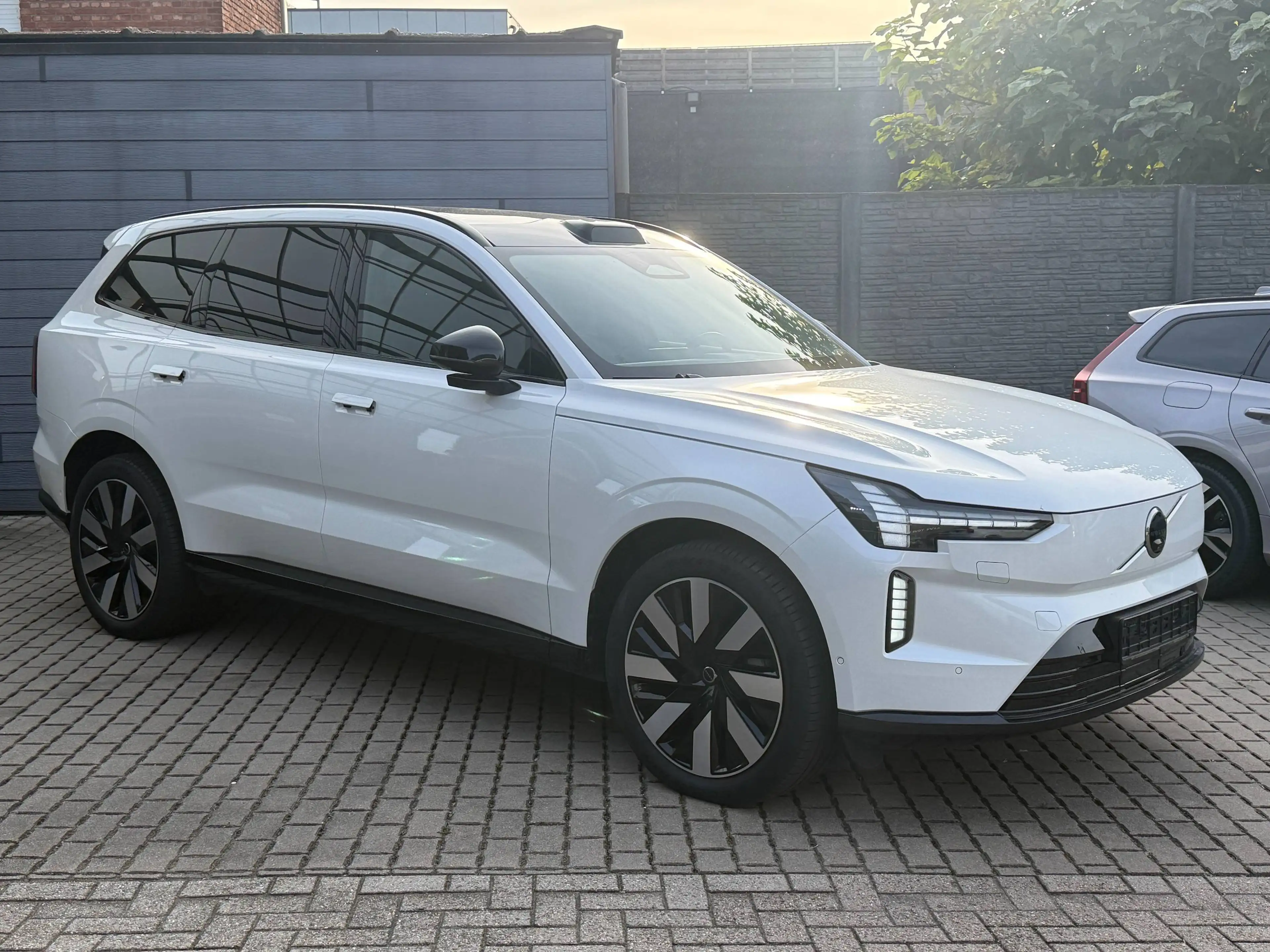 Volvo EX90 Twin Motor AWD Plus Executive — photo 2