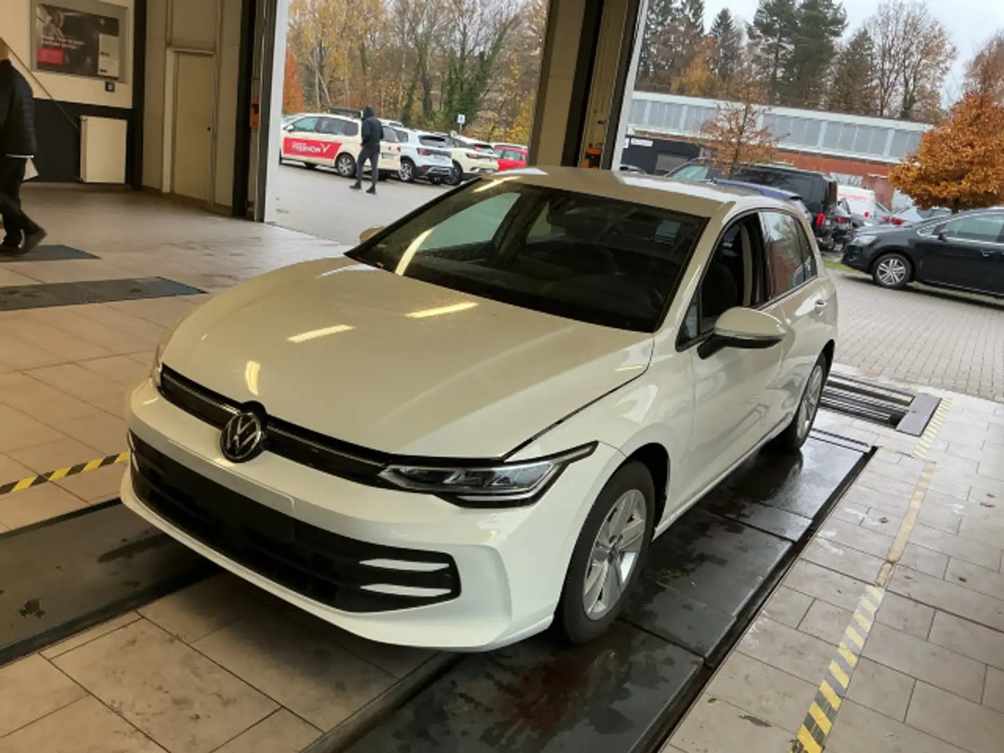 Volkswagen Golf VIII 1.5 eTSI Goal DSG Kamera ACC CarPlay Weiß - 2