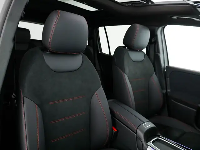 Mercedes-Benz GLB view 12