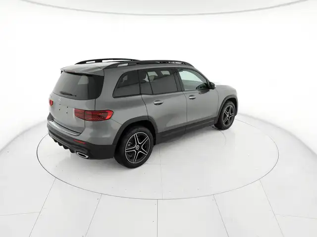 Mercedes-Benz GLB view 4