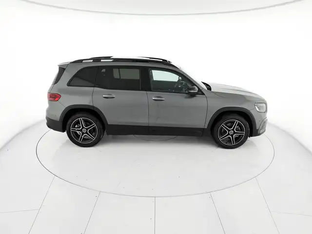 Mercedes-Benz GLB view 5