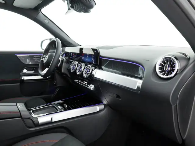 Mercedes-Benz GLB view 10