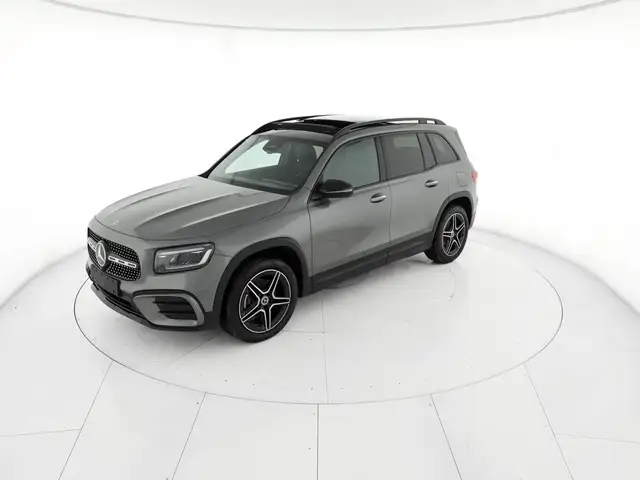 Mercedes-Benz GLB view 2