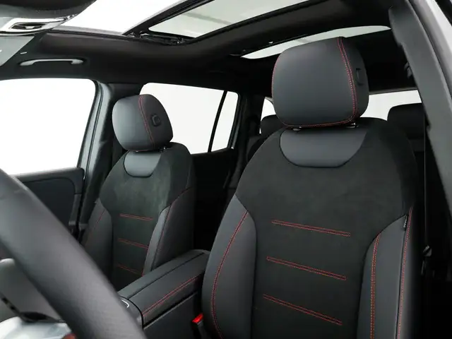Mercedes-Benz GLB view 13