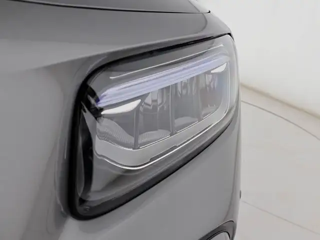 Mercedes-Benz GLB view 8