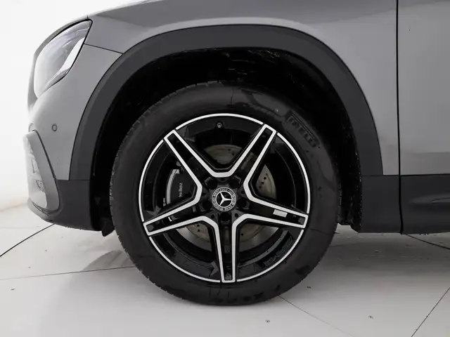 Mercedes-Benz GLB view 7