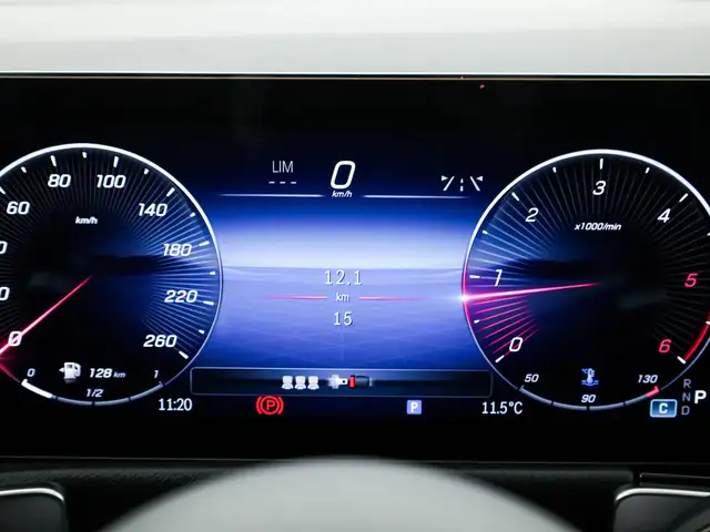 Mercedes-Benz GLB view 15