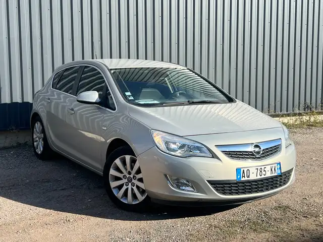 2010 Opel Astra in Beige for sale