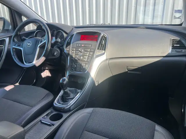 Opel Astra view 3