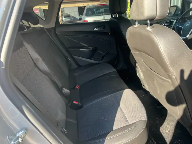 Opel Astra view 4