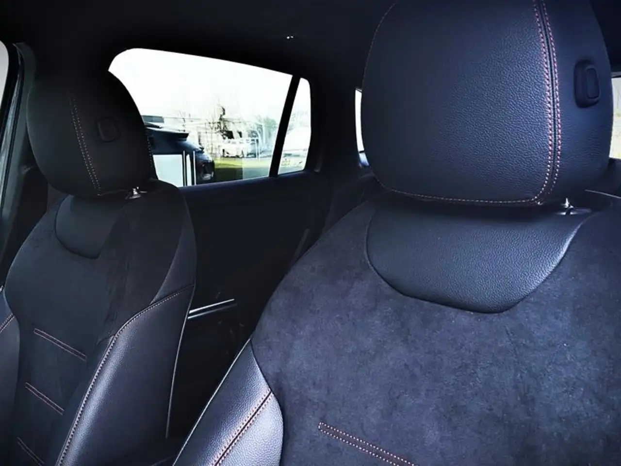 Mercedes-Benz GLA fotografie Mercedes-Benz GLA