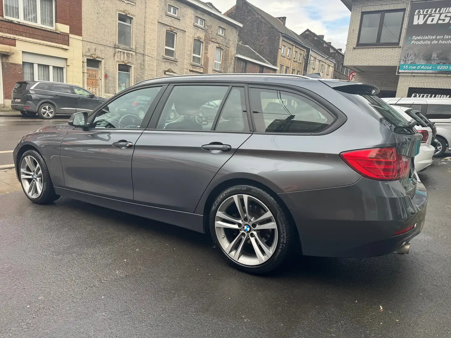 BMW 320 dA Toit Pano Cuir Xénon Jante Airco Garantie Gris - 2