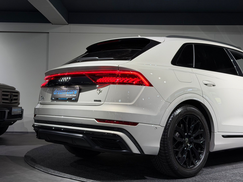 Audi Q8 55 TFSI e quattro / S-Line PLUS / Black Line / LU — photo 13