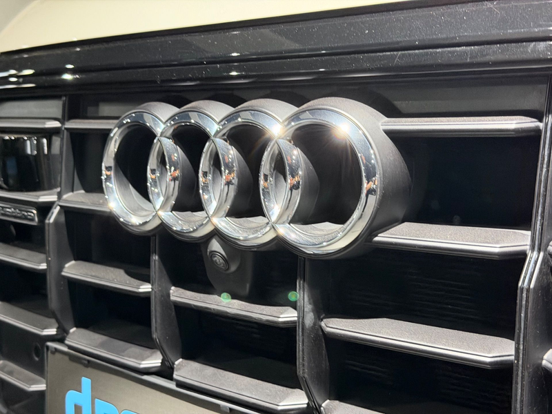 Audi Q8 55 TFSI e quattro / S-Line PLUS / Black Line / LU — photo 10