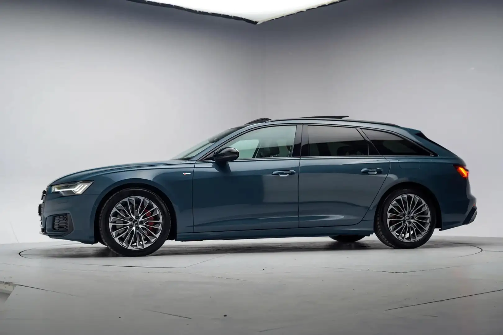 Audi A6 Avant 55 TFSI e S Line Competition [ Panorama Virt Vert - 2