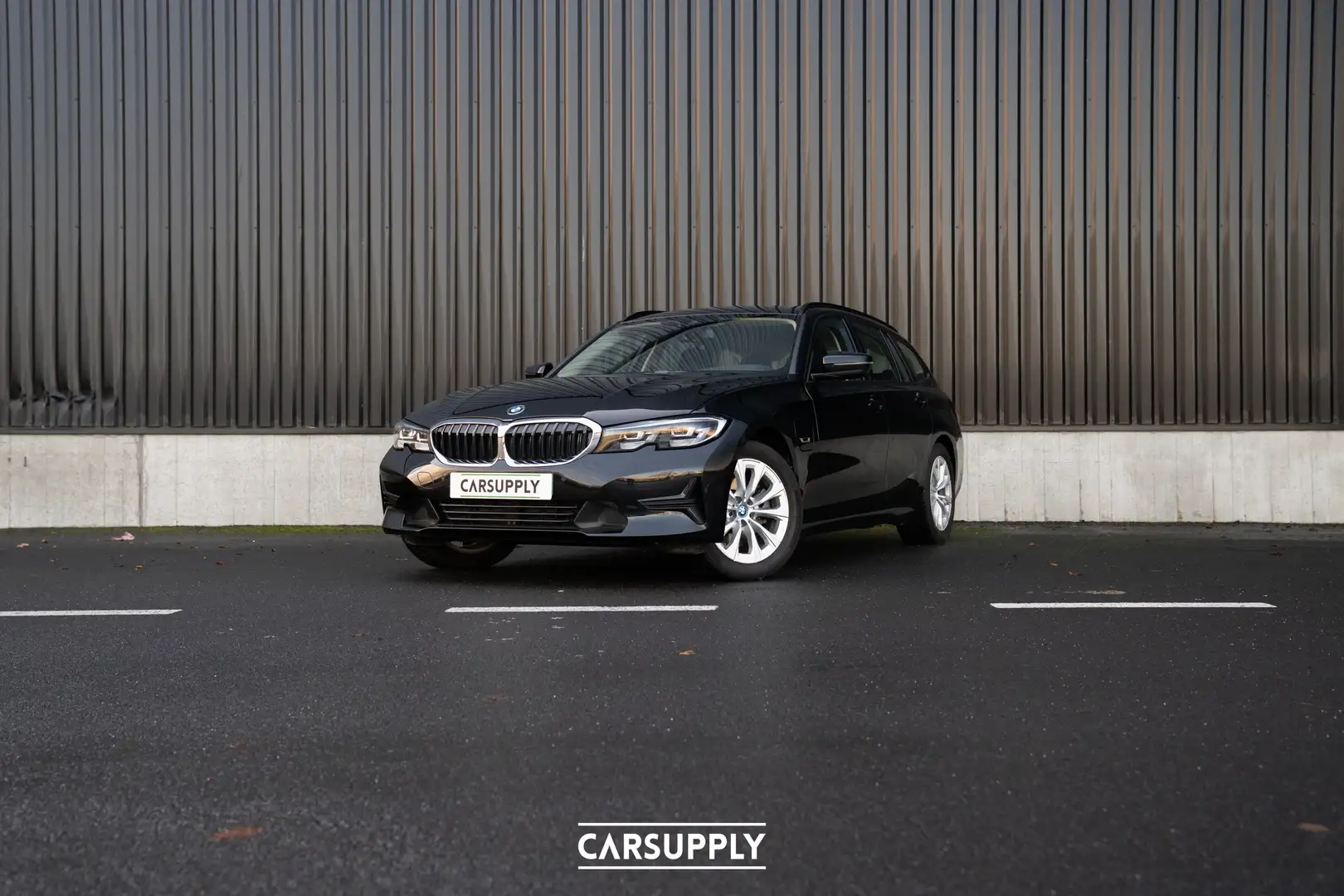 BMW 320 320e Touring Aut. Schwarz - 1
