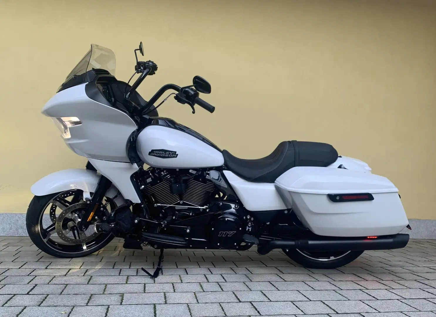 Harley-Davidson Road Glide Tour pack opzionale - Euro 1.500,00 Alb - 1