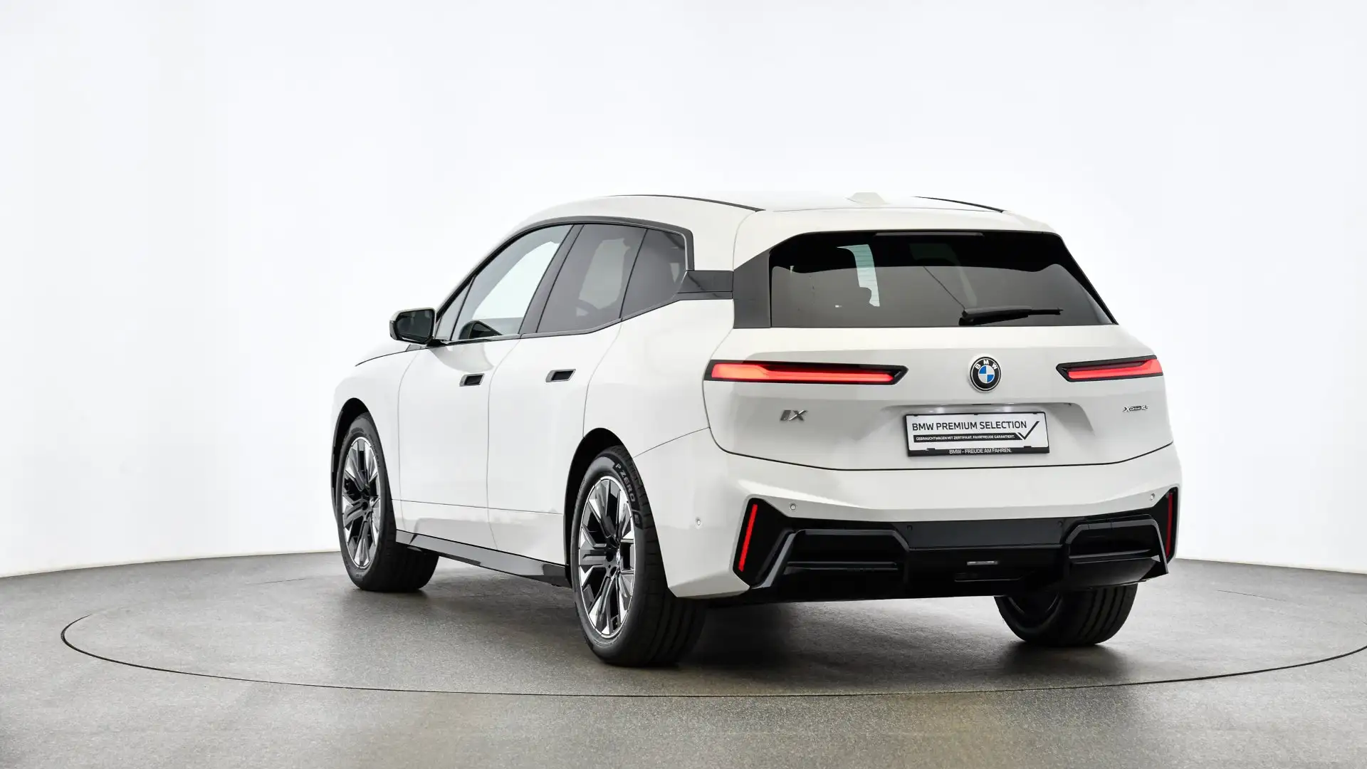 BMW iX xDrive45 Weiß - 2