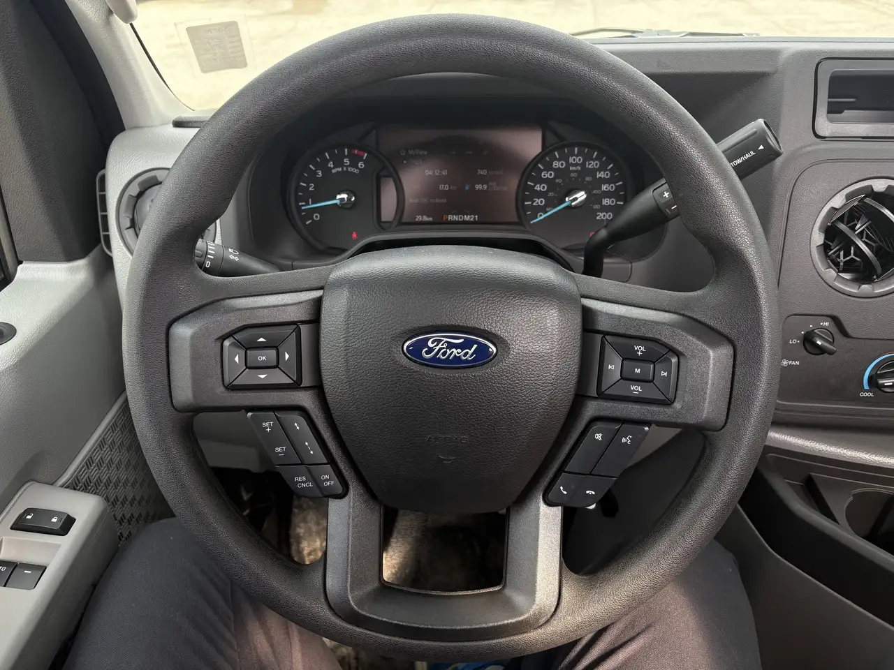 Ford E-Series Cutaway снимка Ford E-Series Cutaway