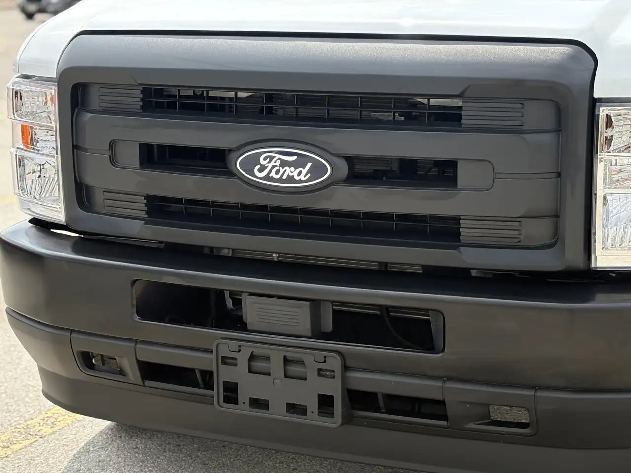 Ford E-Series Cutaway снимка Ford E-Series Cutaway