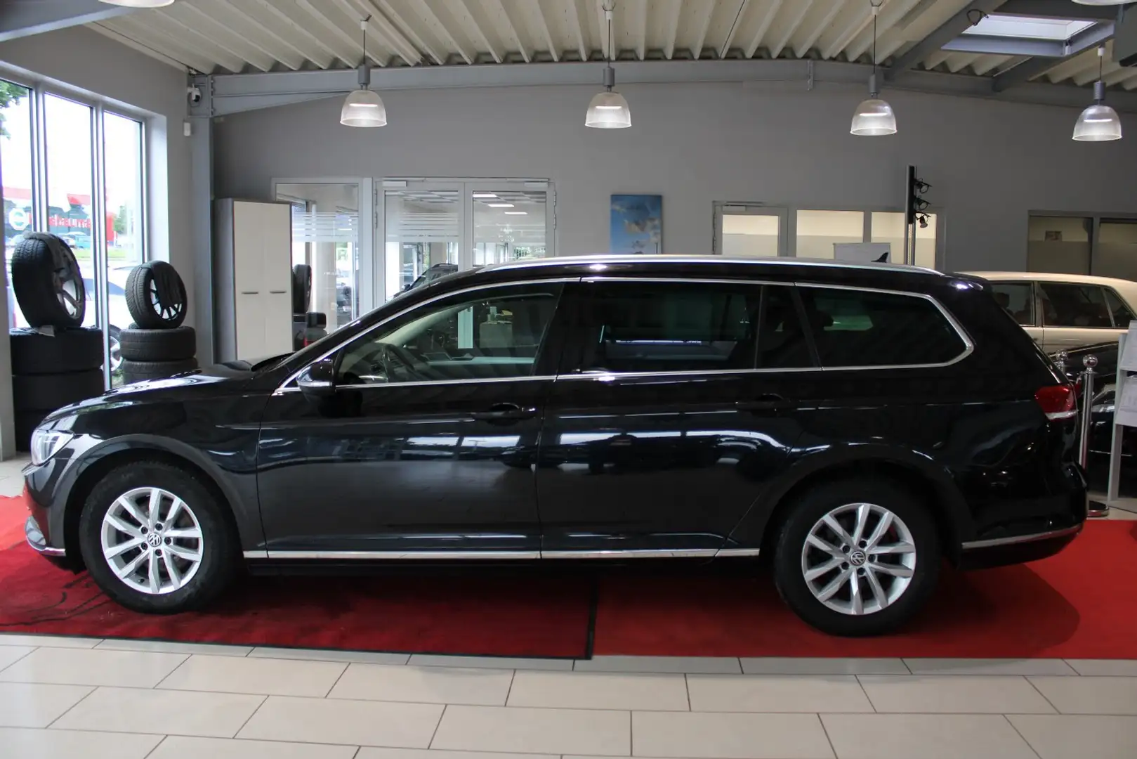 Volkswagen Passat Variant 2.0 TDI SCR DSG *AHK/SCHECKHEFT/1.VORBES* Чорний - 2