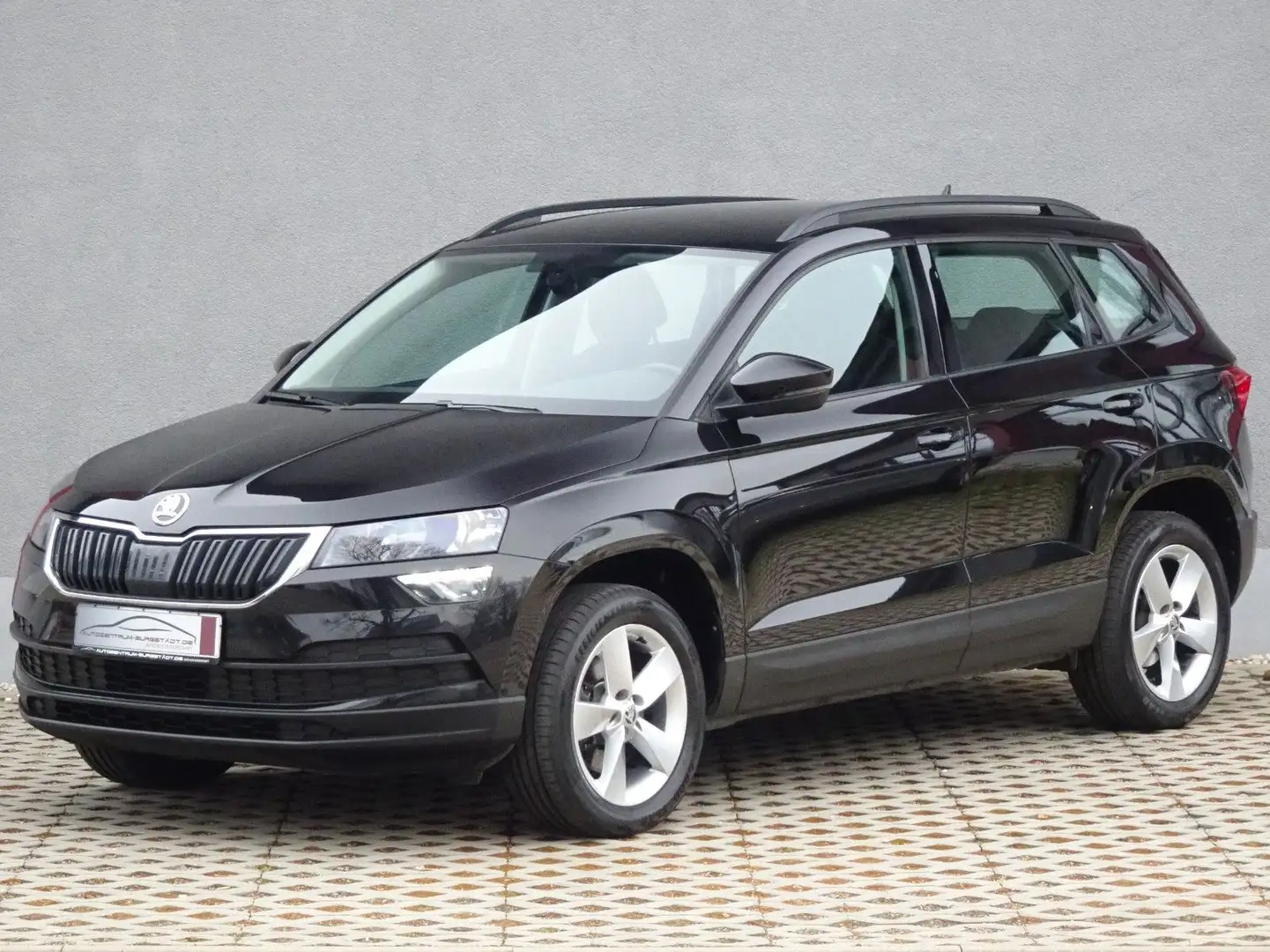 Skoda Karoq 2,0 TDI Ambition/PDC/17"LMF/HU + INSP neu Zwart - 1