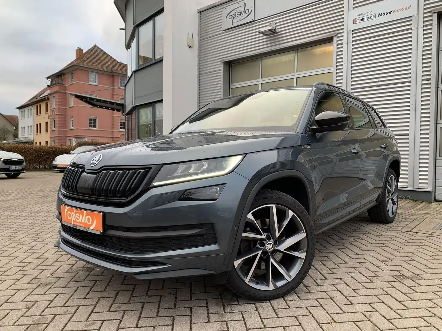 Skoda Kodiaq 2.0TSI SportLine 4x4 7-Sitz+Pano+AHK+360* Grau - 1