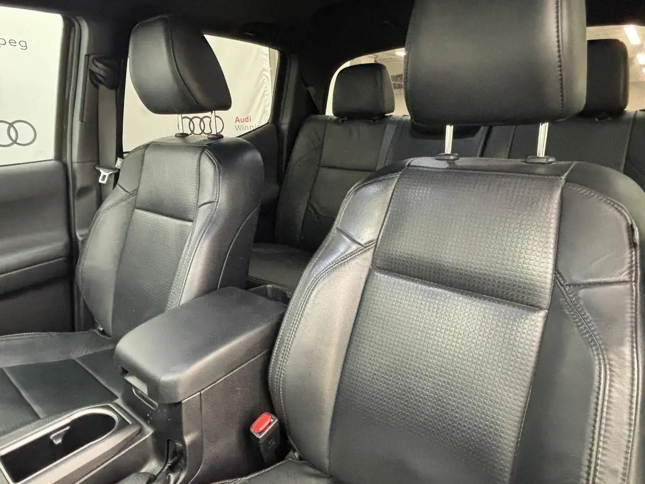 Toyota Tacoma снимка Toyota Tacoma