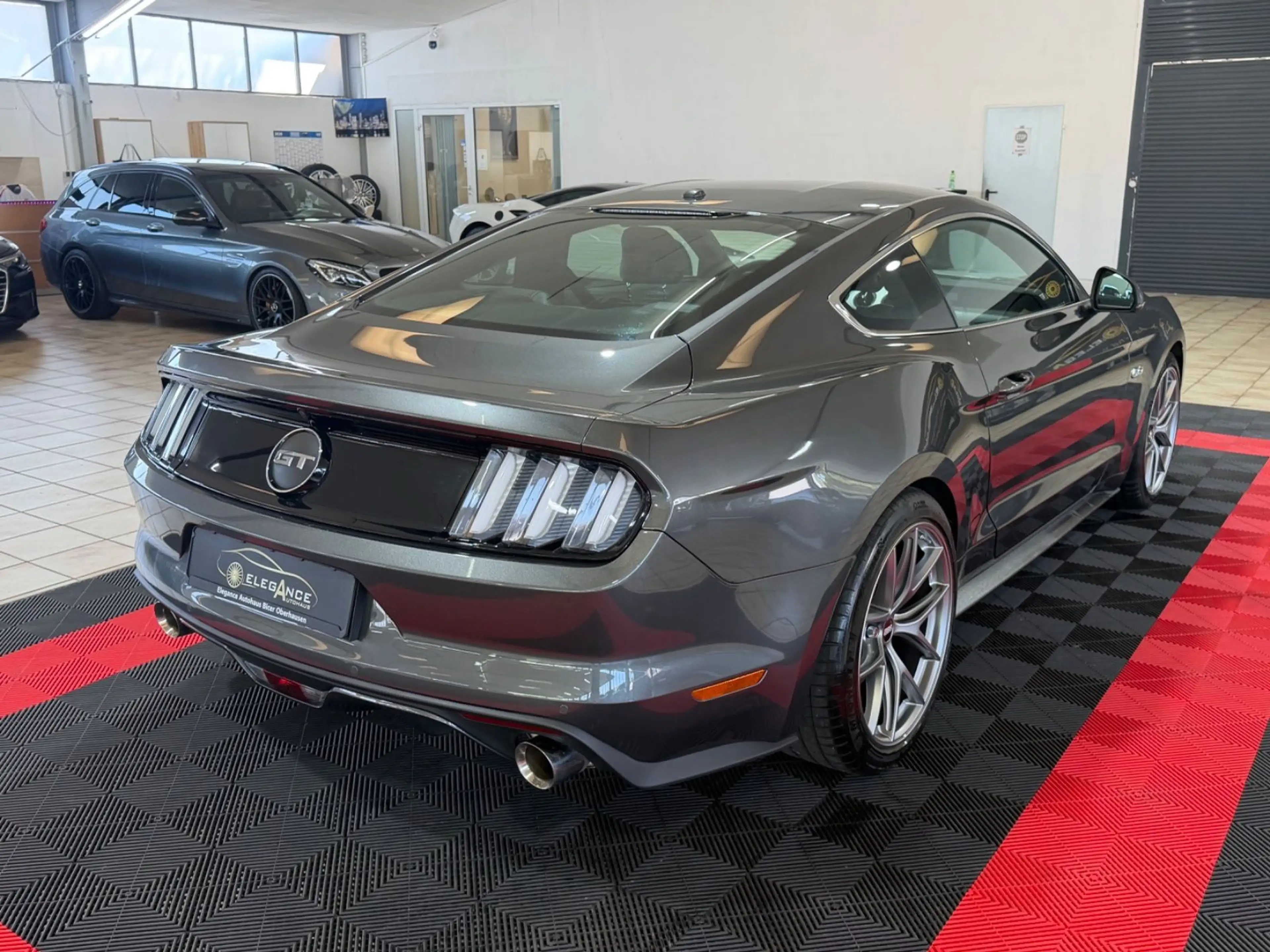 Ford Mustang GT Fastback — photo 7