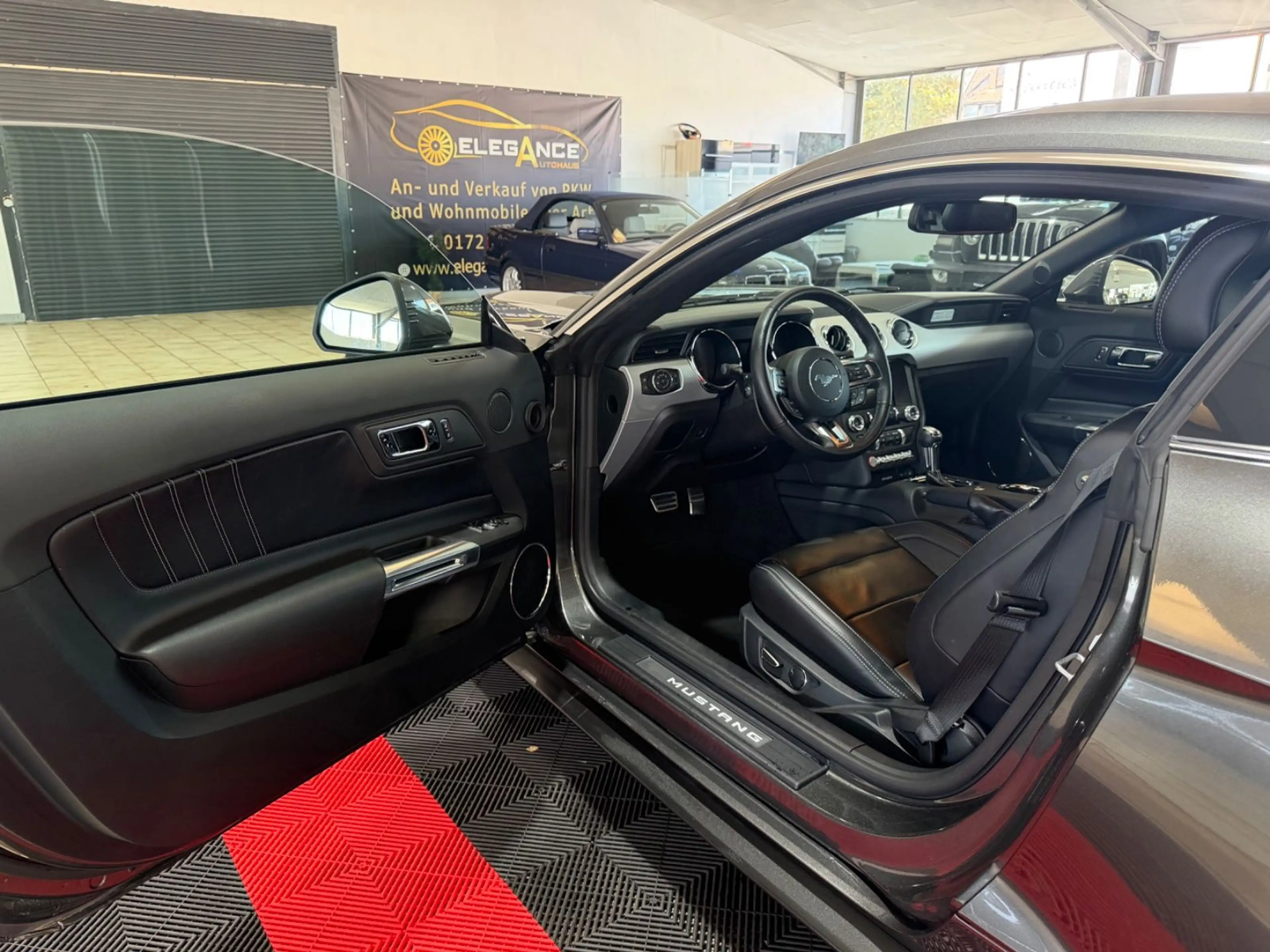 Ford Mustang GT Fastback — photo 11